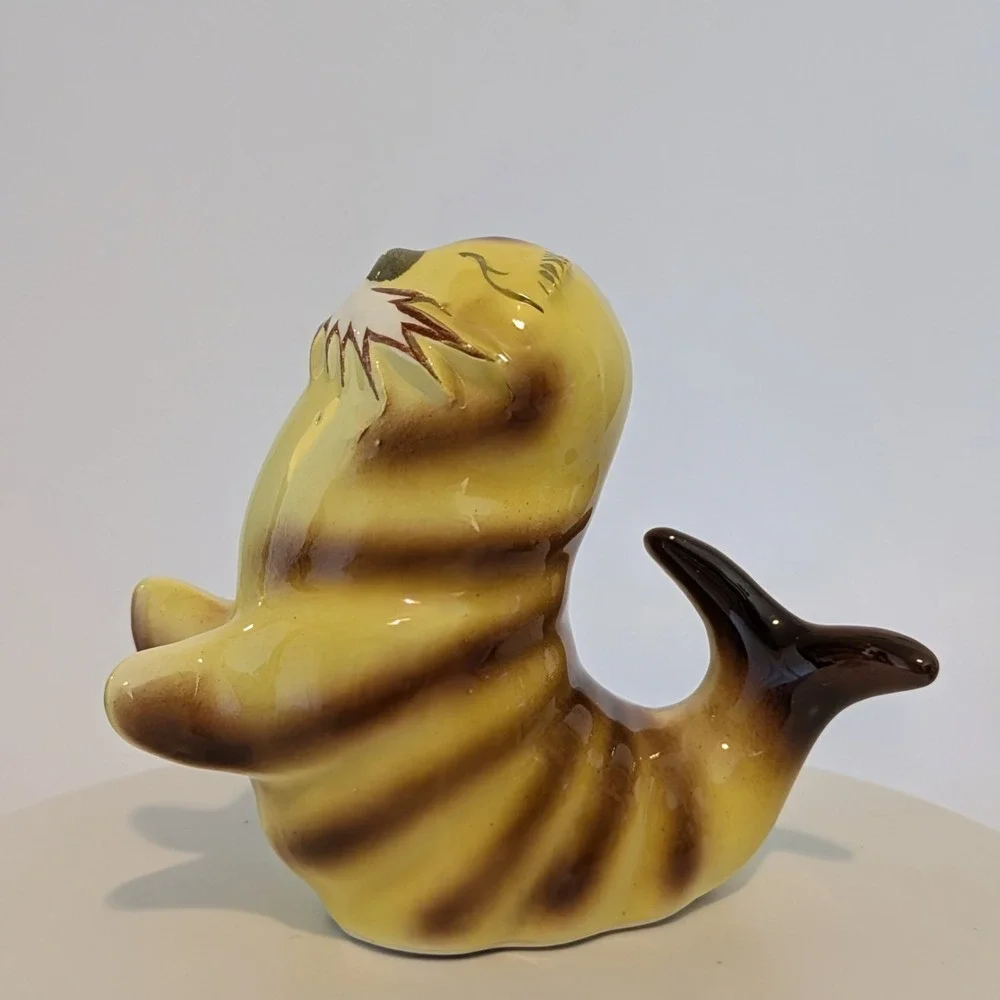 Vintage‎ Norcrest Japan WALRUS Yellow & Brown Stripe Salt & Pepper Shakers H643